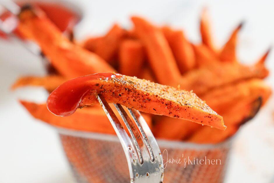 crispy-sweet-potato-fries-crispy-sweet-potato-fries-baked-easy-potato-recipes-sides-for-pork-chops-healthy-fries-best-potato-recipes-sweet-potato-crisps-air-fryer-fries-seasoned-french-fry-recipe-In-Jamies-Kitchen