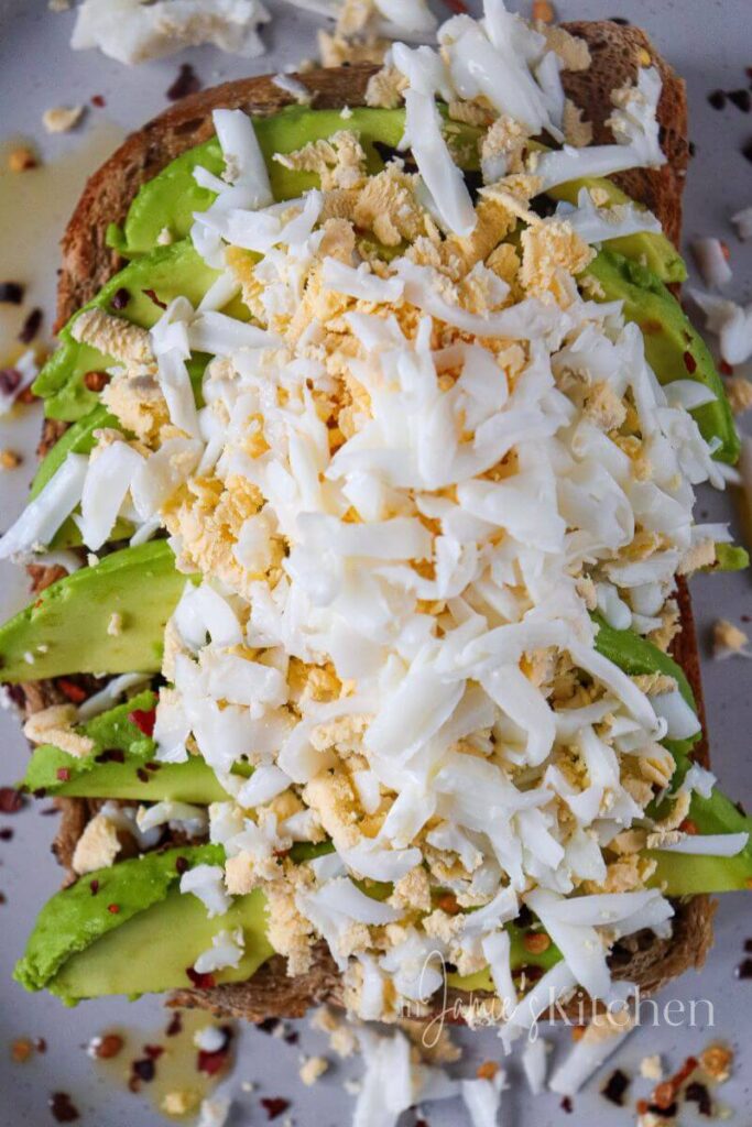 easy-avocado-recipes-avocado-toast-toppings-eggs-and-avocado-breakfast-avocado-toast-with-hard-boiled-egg-toast-recipes-healthy-breakfast-recipes-sourdough-toast-ideas-breakfast-recipes-with-bread-and-egg-in-jamies-kitchen