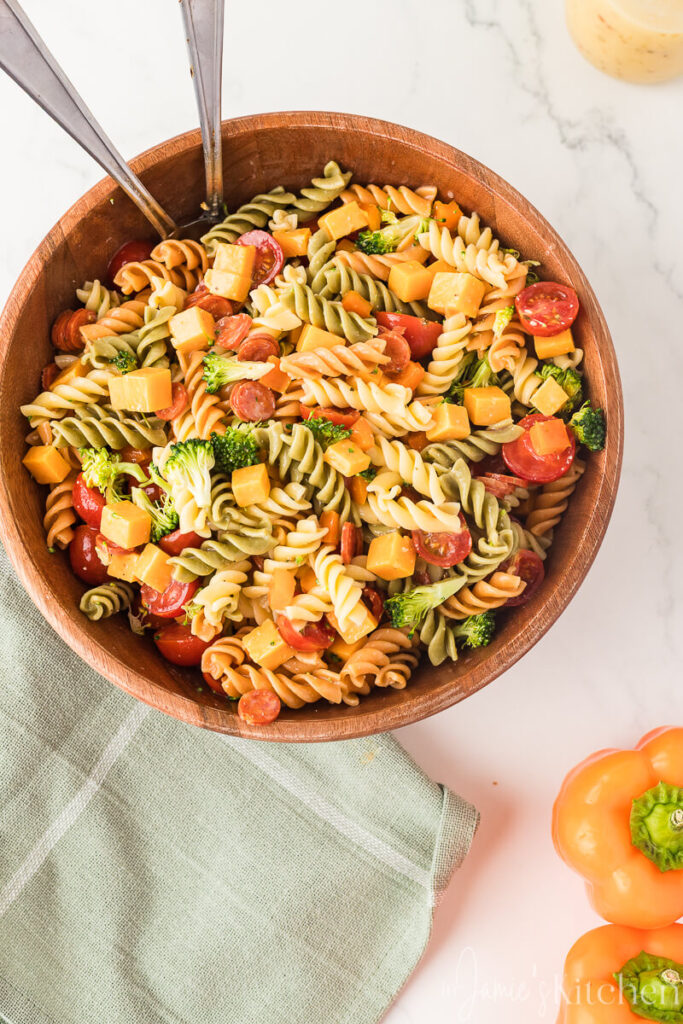 summer-salad-cold-pasta-salad-with-italian-dressing-salad-for-party-salad-for-a-crowd-salad-for-potluck-ideas-for-work-picnic-pasta-salad-recipe-for-easter-in-jamies-kitchen