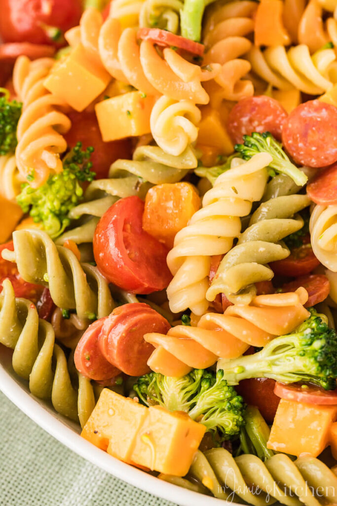 summer-salad-cold-pasta-salad-with-italian-dressing-salad-for-party-salad-for-a-crowd-salad-for-potluck-ideas-for-work-picnic-pasta-salad-recipe-for-easter-in-jamies-kitchen