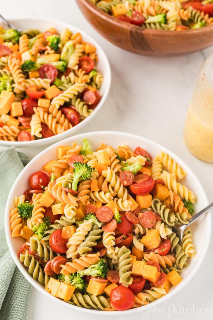 summer-salad-cold-pasta-salad-with-italian-dressing-salad-for-party-salad-for-a-crowd-salad-for-potluck-ideas-for-work-picnic-pasta-salad-recipe-for-easter-in-jamies-kitchen