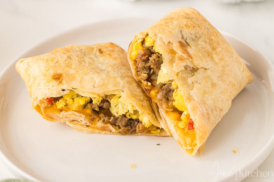 freezer-meals-freezer-breakfast-burritos-breakfast-burritos-recipe-freezer-breakfast-sandwiches-easy-breakfast-burrito-tortilla-breakfast-wrap-in-jamies-kitchen