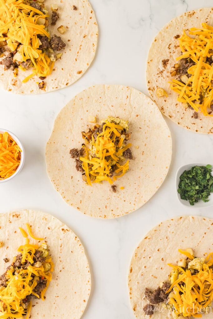 freezer-meals-freezer-breakfast-burritos-breakfast-burritos-recipe-freezer-breakfast-sandwiches-easy-breakfast-burrito-tortilla-breakfast-wrap-in-jamies-kitchen