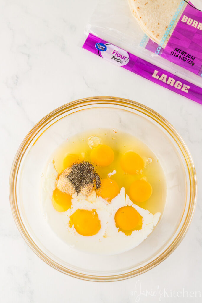 freezer-meals-freezer-breakfast-burritos-breakfast-burritos-recipe-freezer-breakfast-sandwiches-easy-breakfast-burrito-tortilla-breakfast-wrap-in-jamies-kitchen