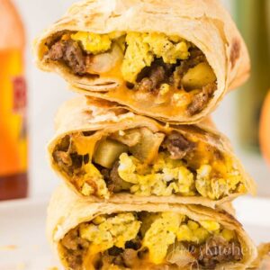 freezer-meals-freezer-breakfast-burritos-breakfast-burritos-recipe-freezer-breakfast-sandwiches-easy-breakfast-burrito-tortilla-breakfast-wrap-in-jamies-kitchen