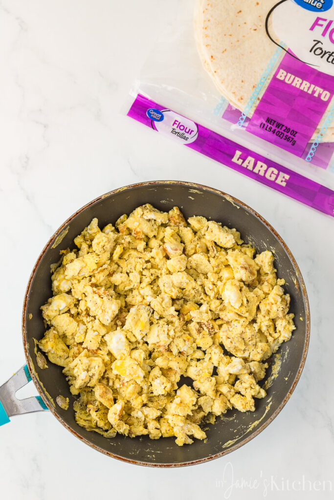 freezer-meals-freezer-breakfast-burritos-breakfast-burritos-recipe-freezer-breakfast-sandwiches-easy-breakfast-burrito-tortilla-breakfast-wrap-in-jamies-kitchen