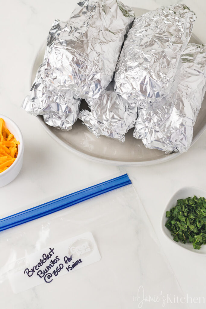 freezer-meals-freezer-breakfast-burritos-breakfast-burritos-recipe-freezer-breakfast-sandwiches-easy-breakfast-burrito-tortilla-breakfast-wrap-in-jamies-kitchen