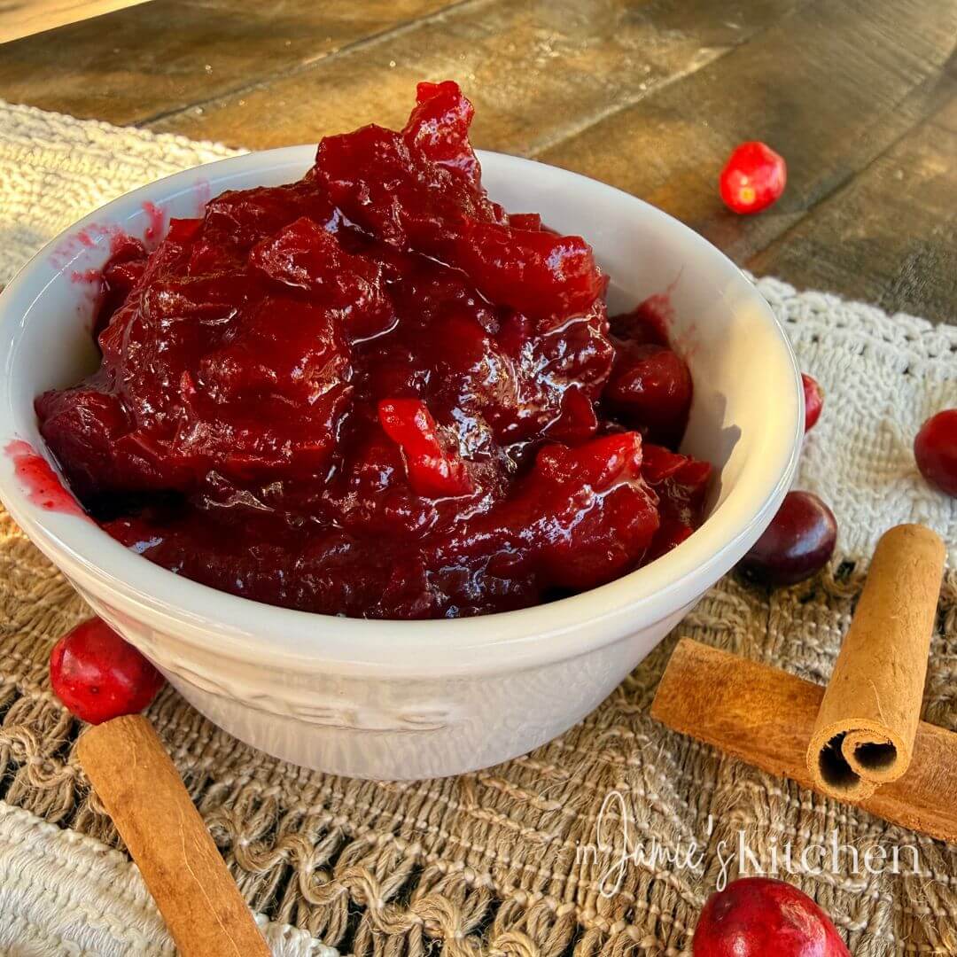 homemade-cranberry-sauce-in-jamies-kitchen (2) homemade-cranberry-sauce-in-jamies-kitchen