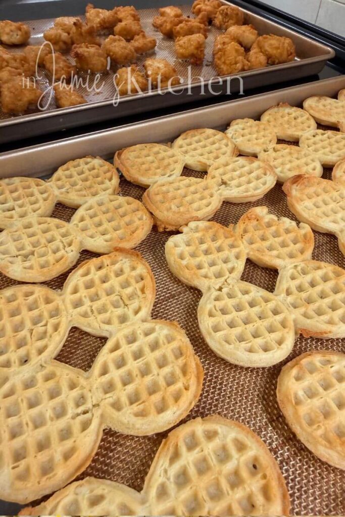 mini-chicken-and-waffles-super-bowl-appetizers-10