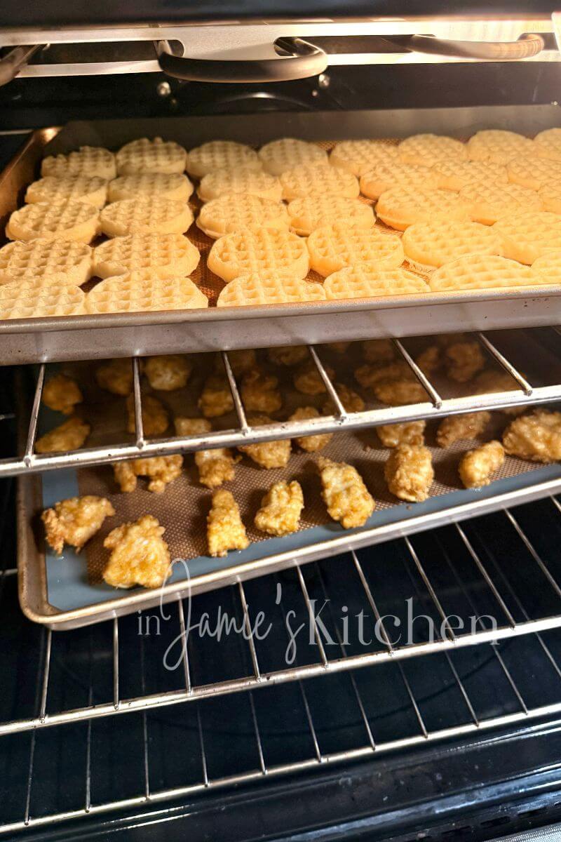 mini-chicken-and-waffles-super-bowl-appetizers-11