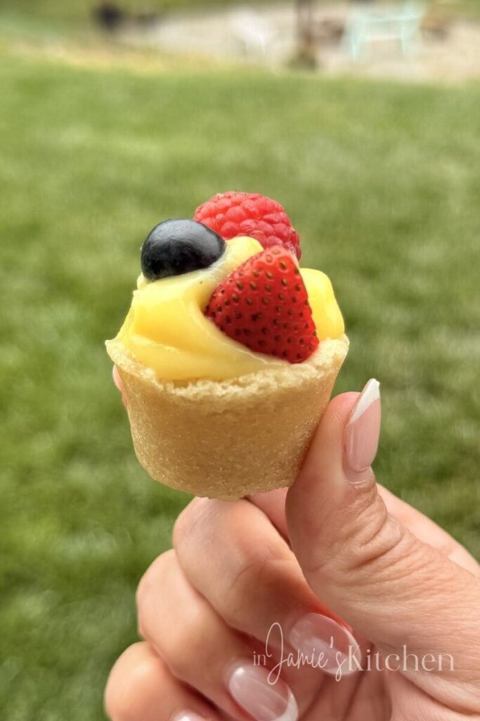 mini-fruit-tart-cookie-cups-easy-summer-desserts-in-jamies-kitchen