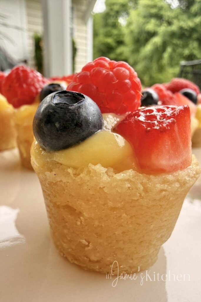 mini-fruit-tart-cookie-cups-easy-summer-desserts-in-jamies-kitchen