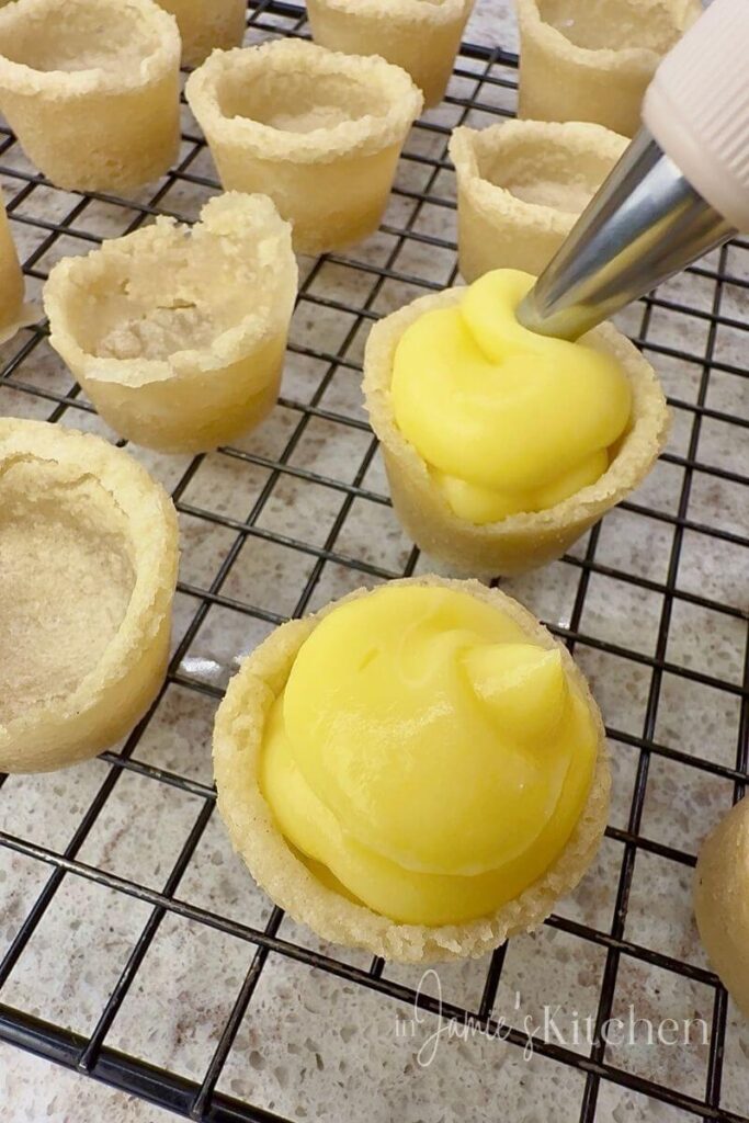 mini-fruit-tart-cookie-cups-easy-summer-desserts-in-jamies-kitchen