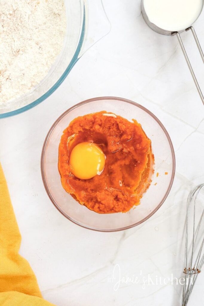 pumpkin-spiced-pancakes-fall-breakfast-ideas-in-jamies-kitchen