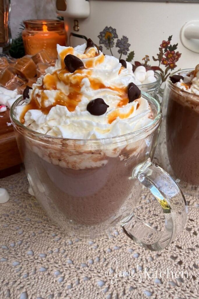 crockpot-hot-chocolate-in-jamies-kitchen-slow-cooker-hot-cocoa