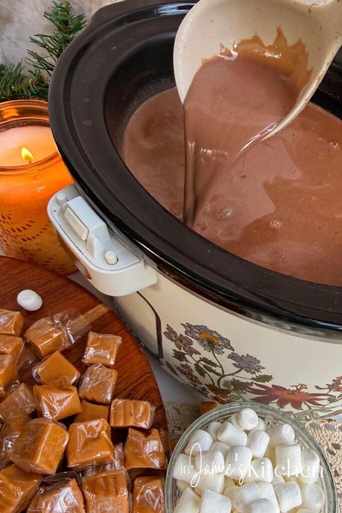 crockpot-hot-chocolate-in-jamies-kitchen-slow-cooker-hot-cocoa