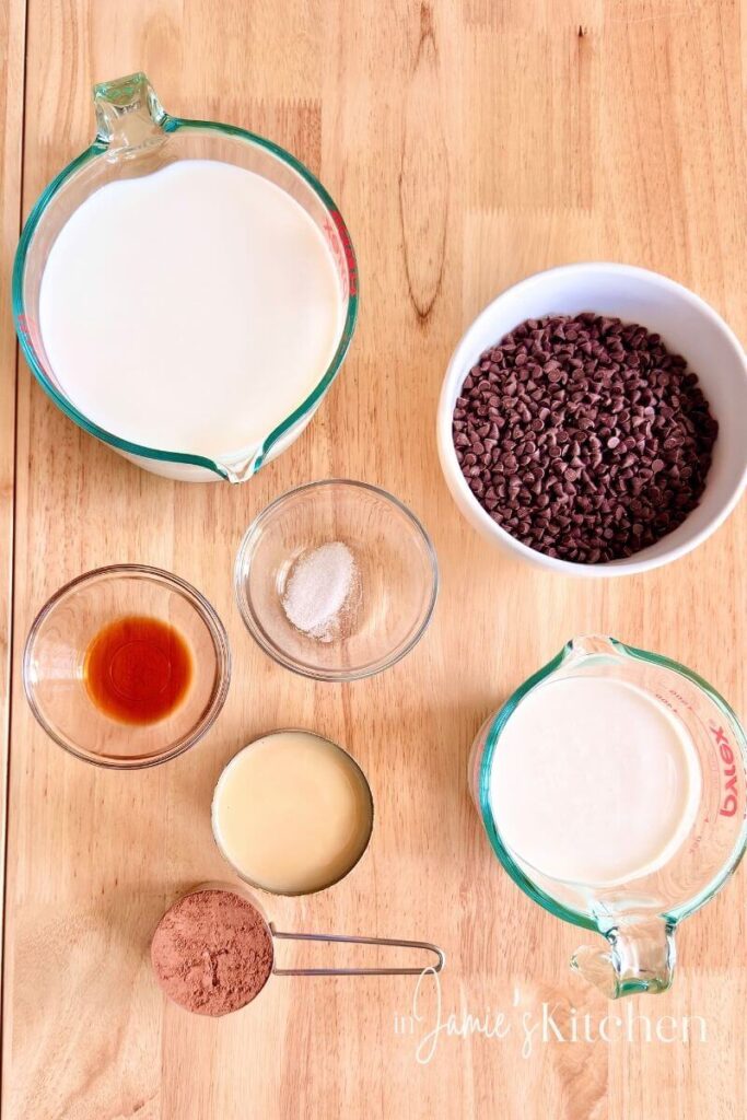 crockpot-hot-chocolate-in-jamies-kitchen-slow-cooker-hot-cocoa